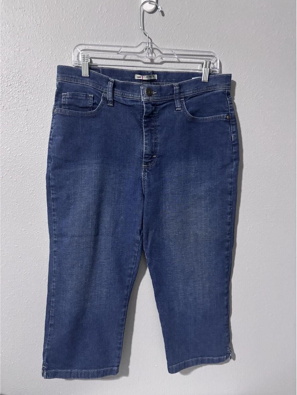 Lee Classic Fit Denim Capris Size 12 Petite